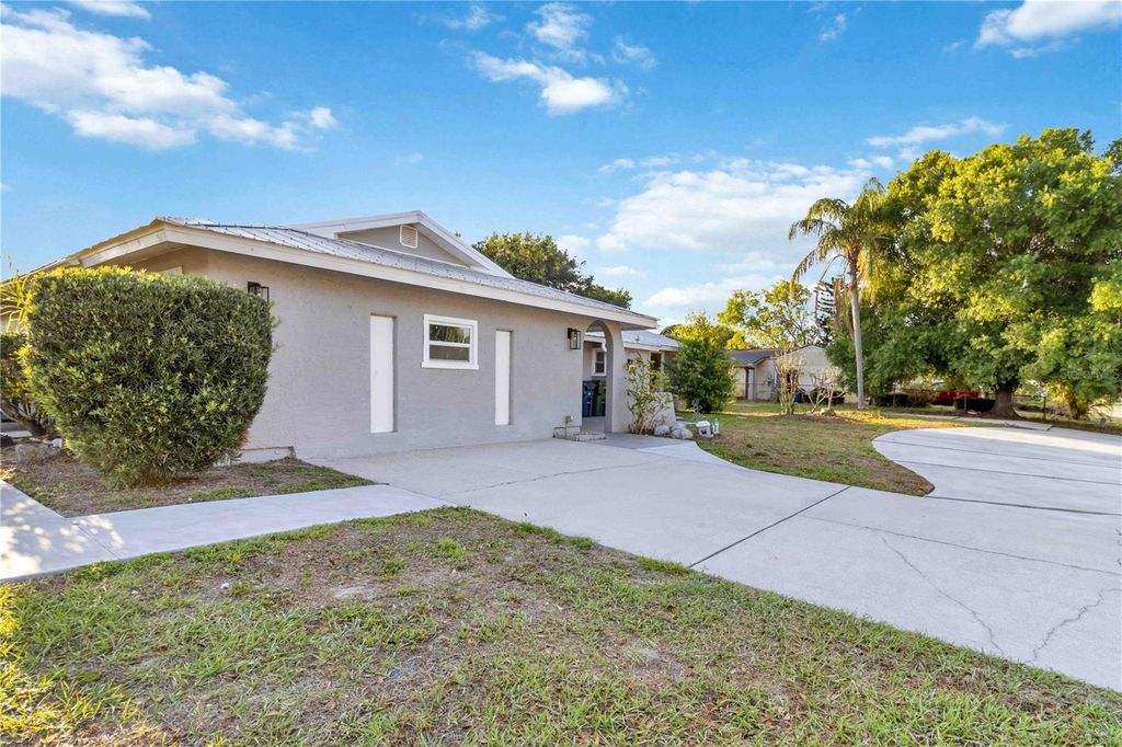 Photo of 2380 Lockwood Meadows Way, Sarasota, FL 34234 (MLS # A4688274)