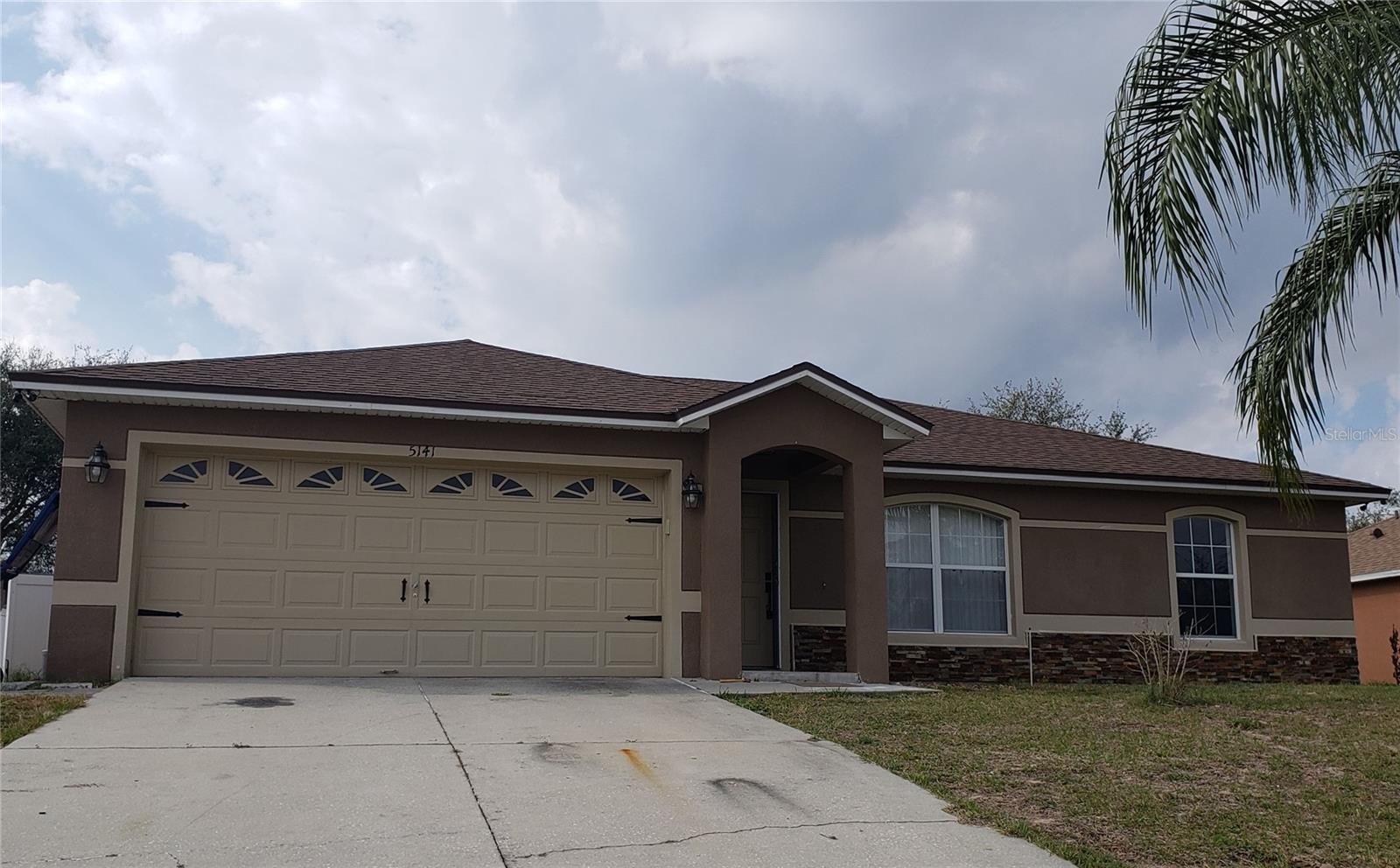 This property has an open concept with a split floor plan. Enjoy a kitchen that opens to the great room. There is eating space in the kitchen and lots of counter space. The master bedroom has two large closets and with nice bright windows. Enjoy a garden tub and separate shower in the master bathroom. There is a fully fenced in backyard! This house is located close to shopping, the turnpike and Hwy 75.