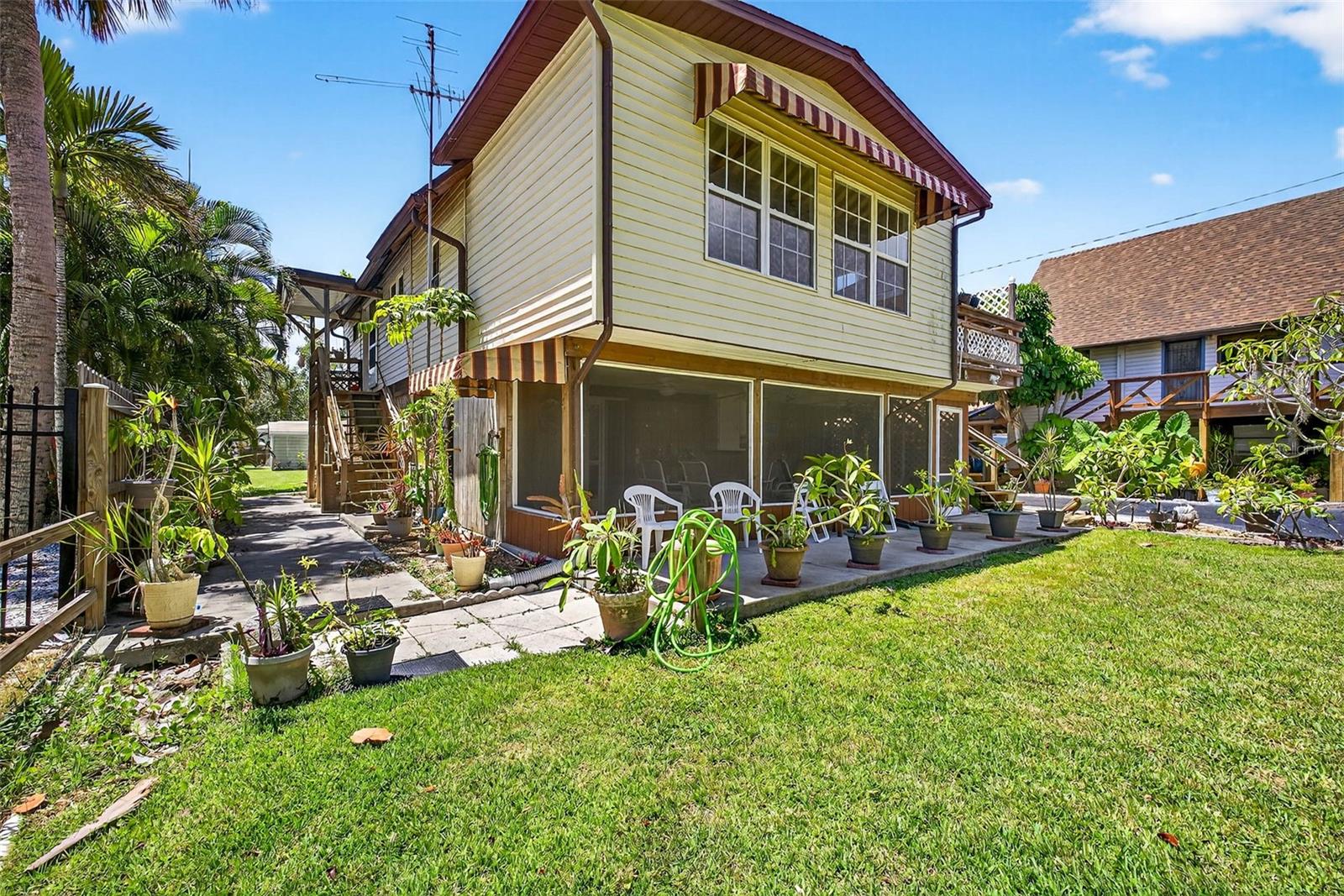 606 DICKMAN DRIVE SW