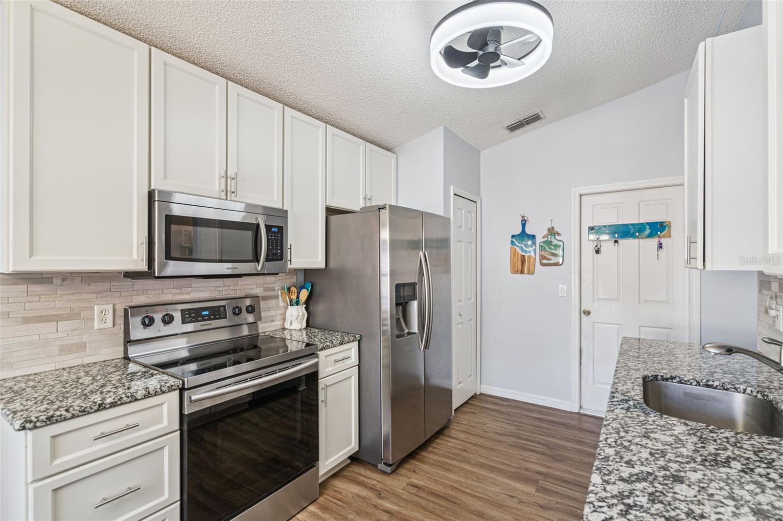 AUTUMN WOODS UNIT 03 - Residential