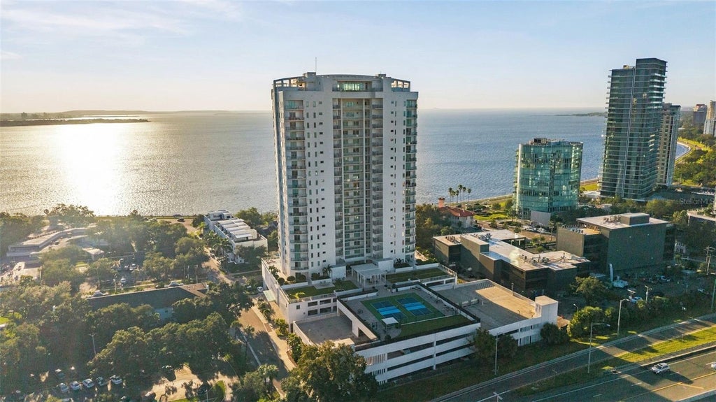 Photo of 2910 W Barcelona Street #904, Tampa, FL 33629 (MLS # TB8560467)
