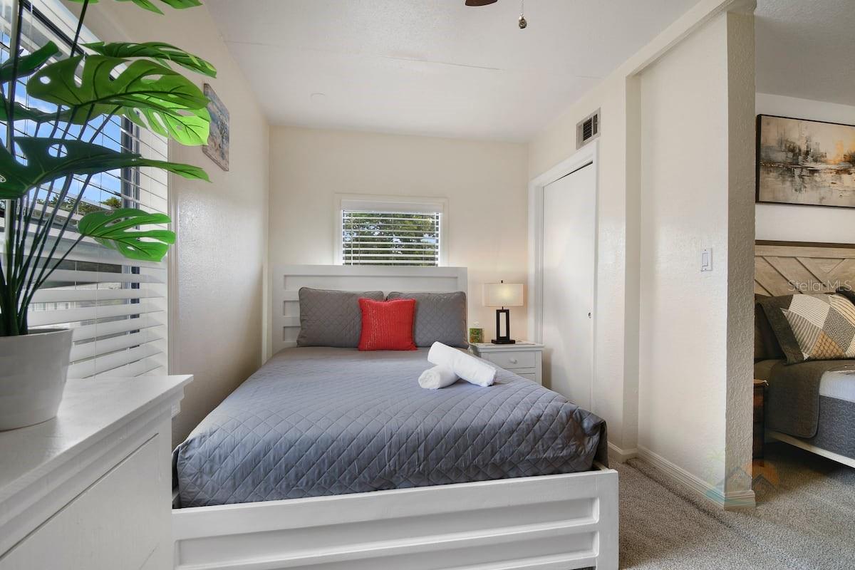 CALOOSA LAKE VILLAGE - Residential Lease