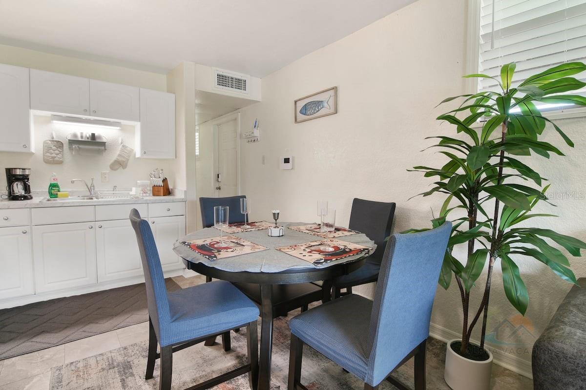 CALOOSA LAKE VILLAGE - Residential Lease