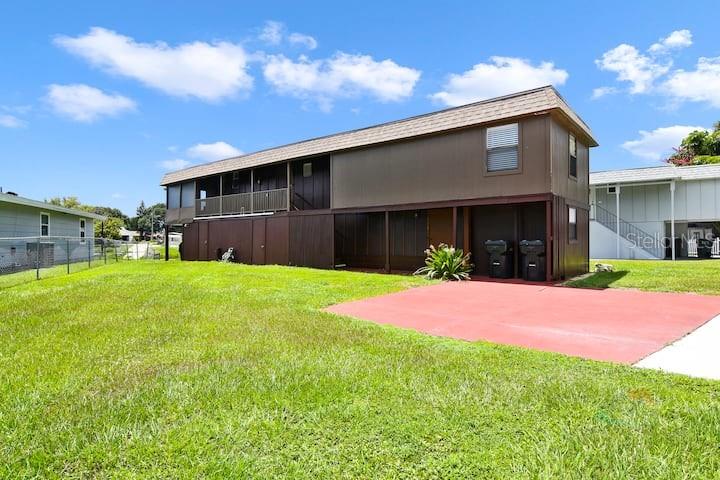 CALOOSA LAKE VILLAGE - Residential Lease