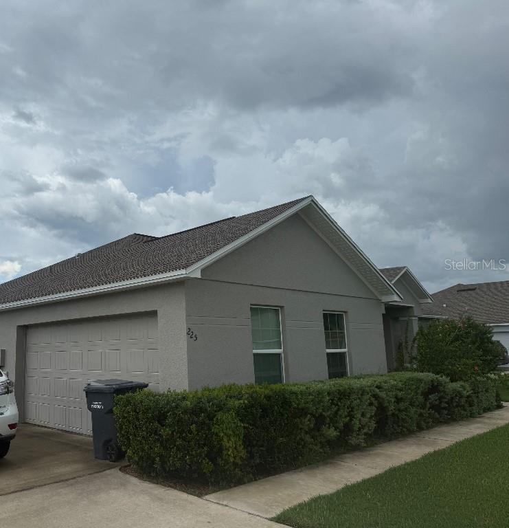 225 WHISPERING OAKS WAY