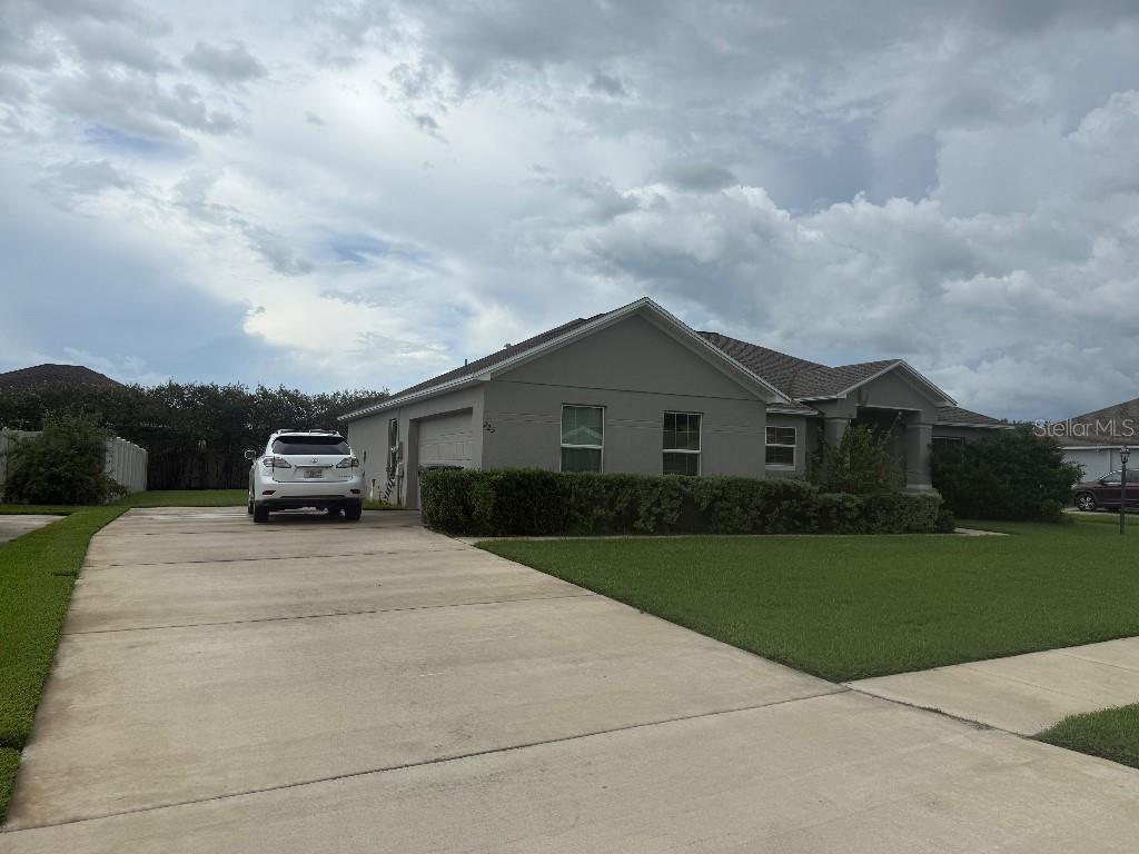 225 WHISPERING OAKS WAY