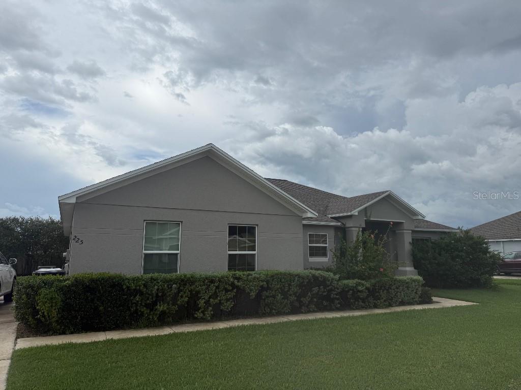 225 WHISPERING OAKS WAY