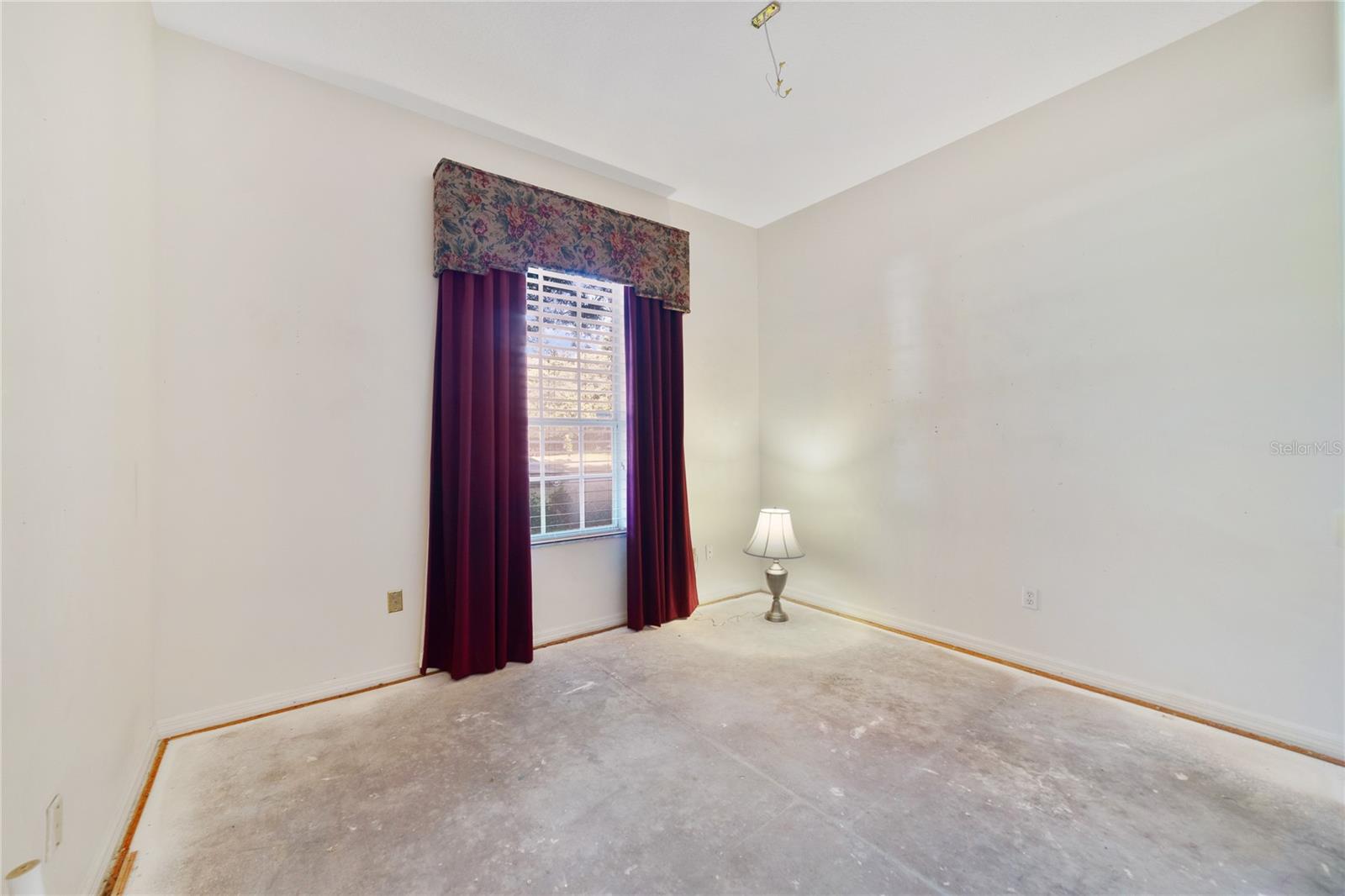 CRYSTAL LAKE ESTATES - Residential