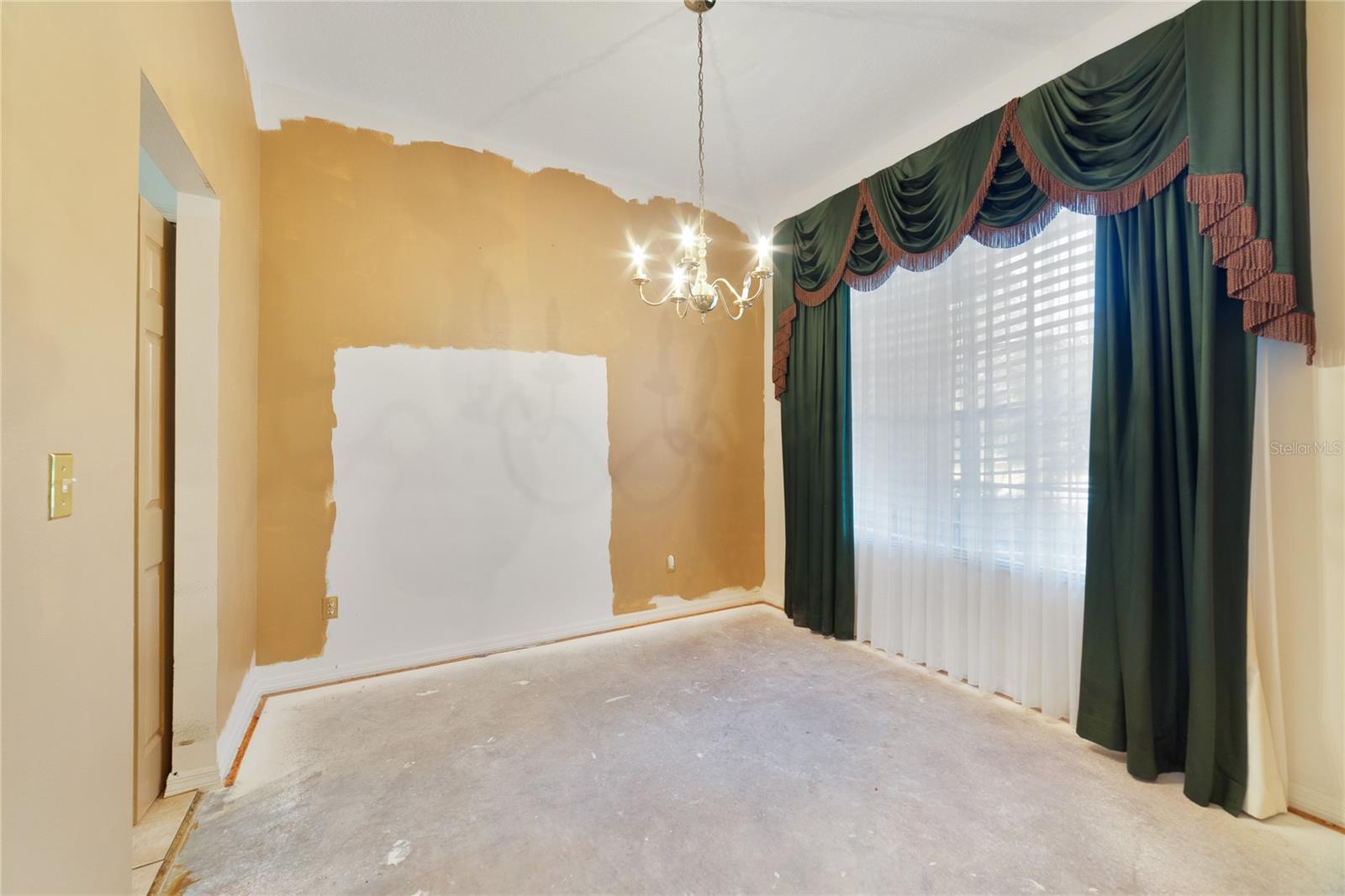 CRYSTAL LAKE ESTATES - Residential