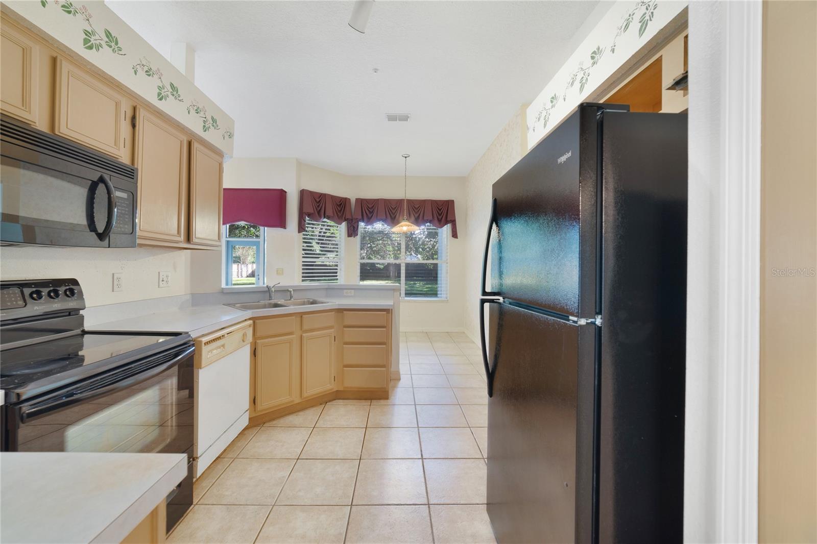 CRYSTAL LAKE ESTATES - Residential