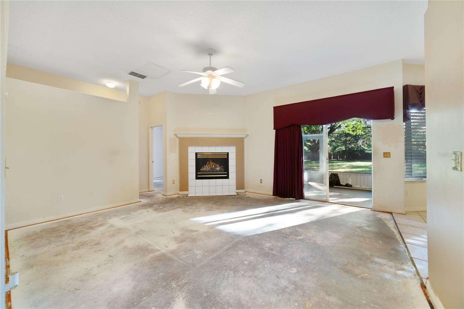 CRYSTAL LAKE ESTATES - Residential