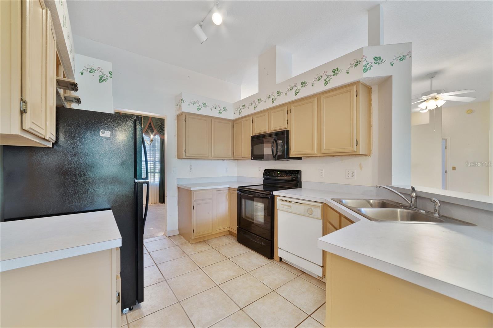 CRYSTAL LAKE ESTATES - Residential