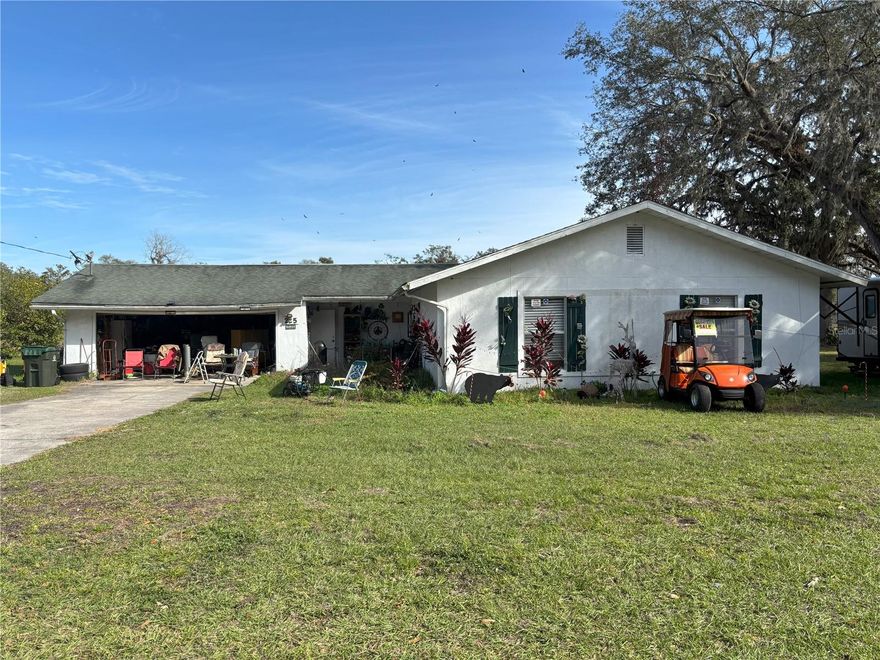 Great location but needs TLC.     Property is being sold As-Is and is a cash deal.  Conveniently located to downtown Bushnell, Webster Flea Market, Center Hill.   Easy access to I-75.   Approximately one hour to Tampa and/or Orlando.