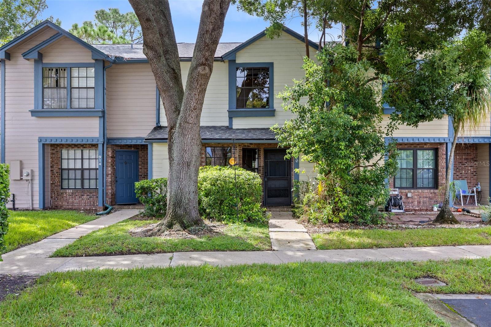 Casas a venda 1 - Jen Dantas 910 COMMONWEALTH COURT