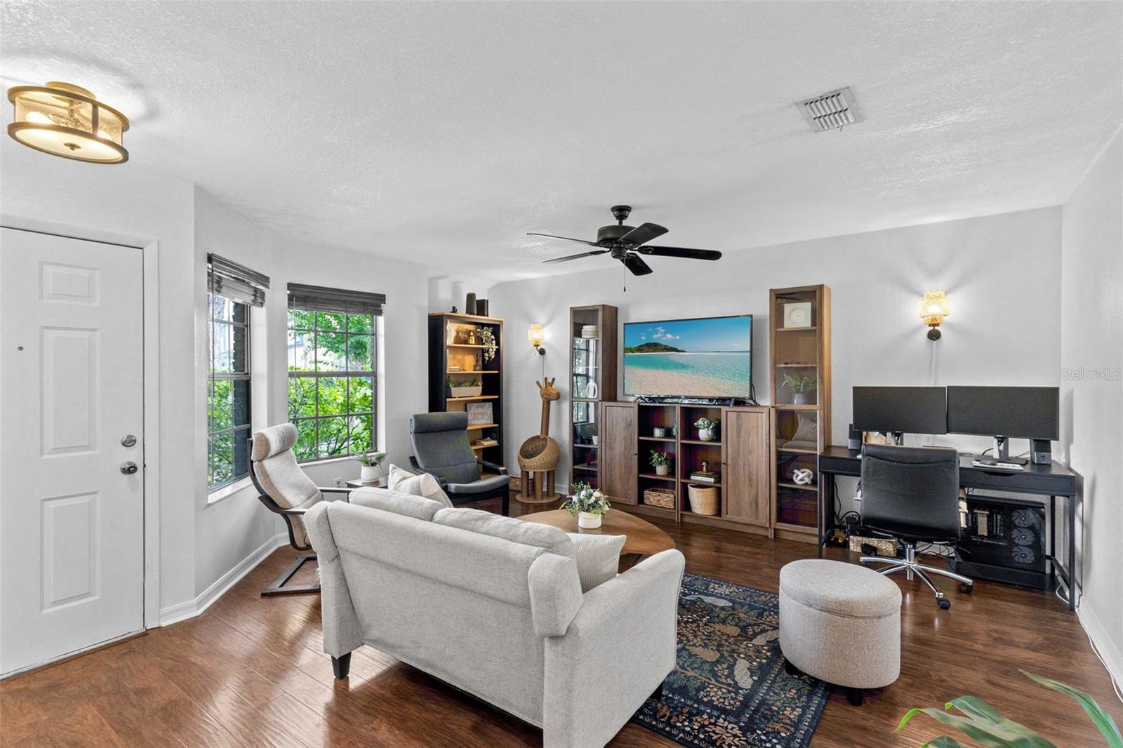 Casas a venda 2 - Jen Dantas 910 COMMONWEALTH COURT