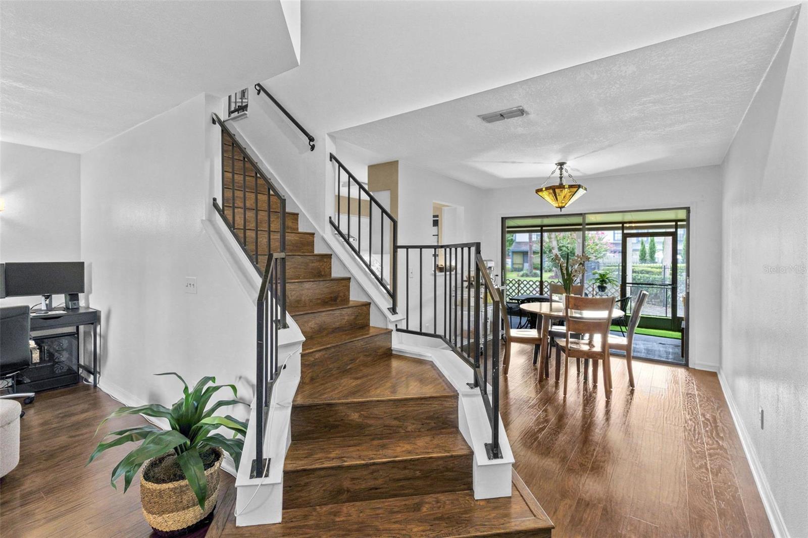Casas a venda 4 - Jen Dantas 910 COMMONWEALTH COURT