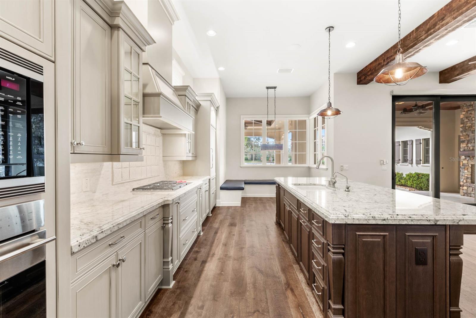 GOLDEN OAK - Residential