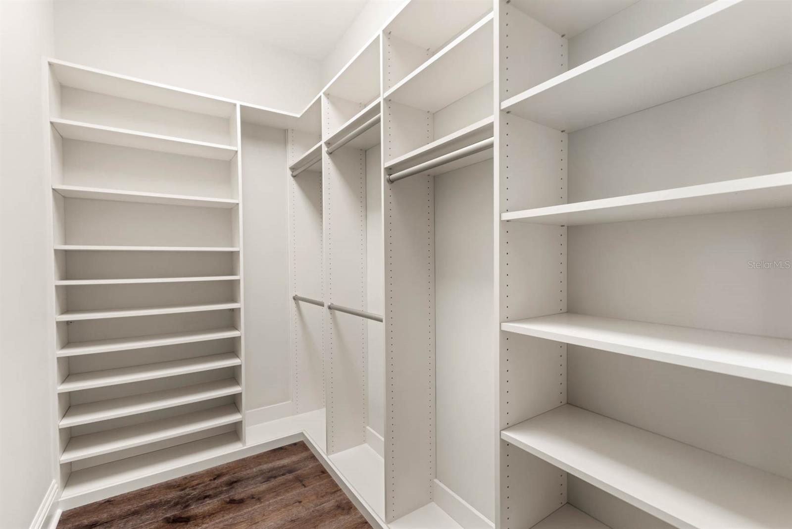 GOLDEN OAK - Residential