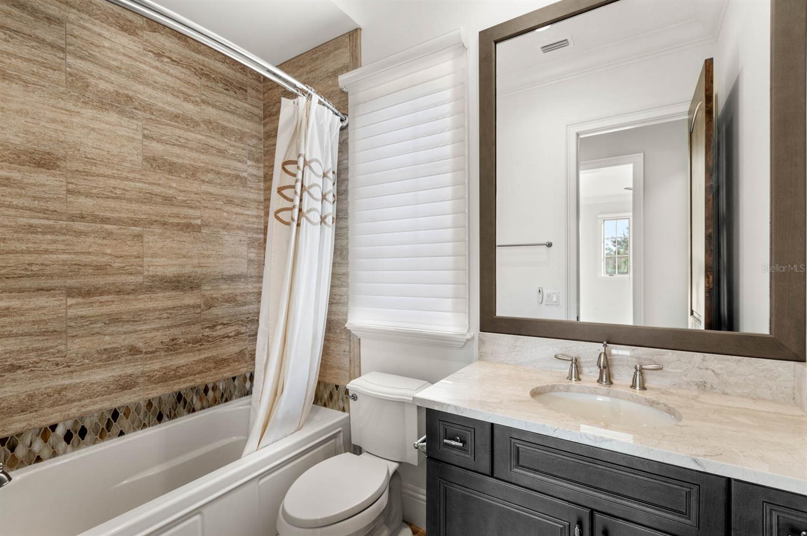 GOLDEN OAK - Residential