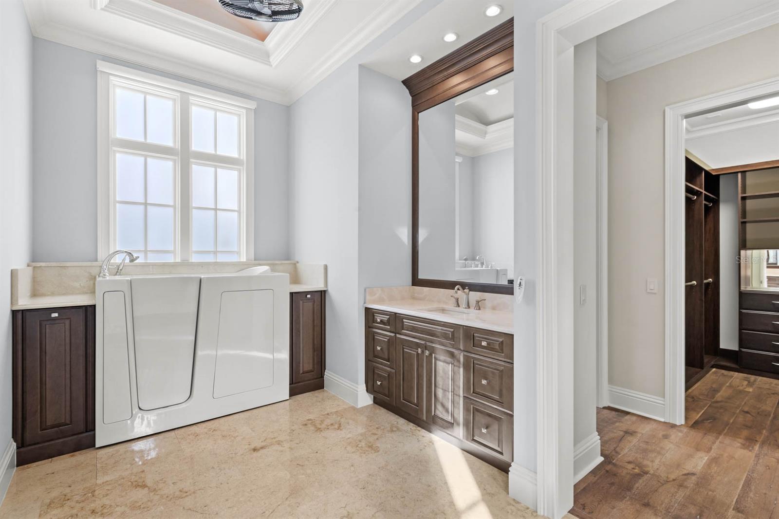 GOLDEN OAK - Residential