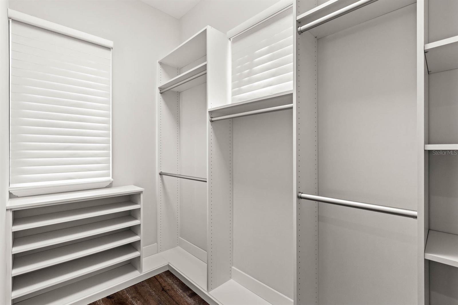 GOLDEN OAK - Residential