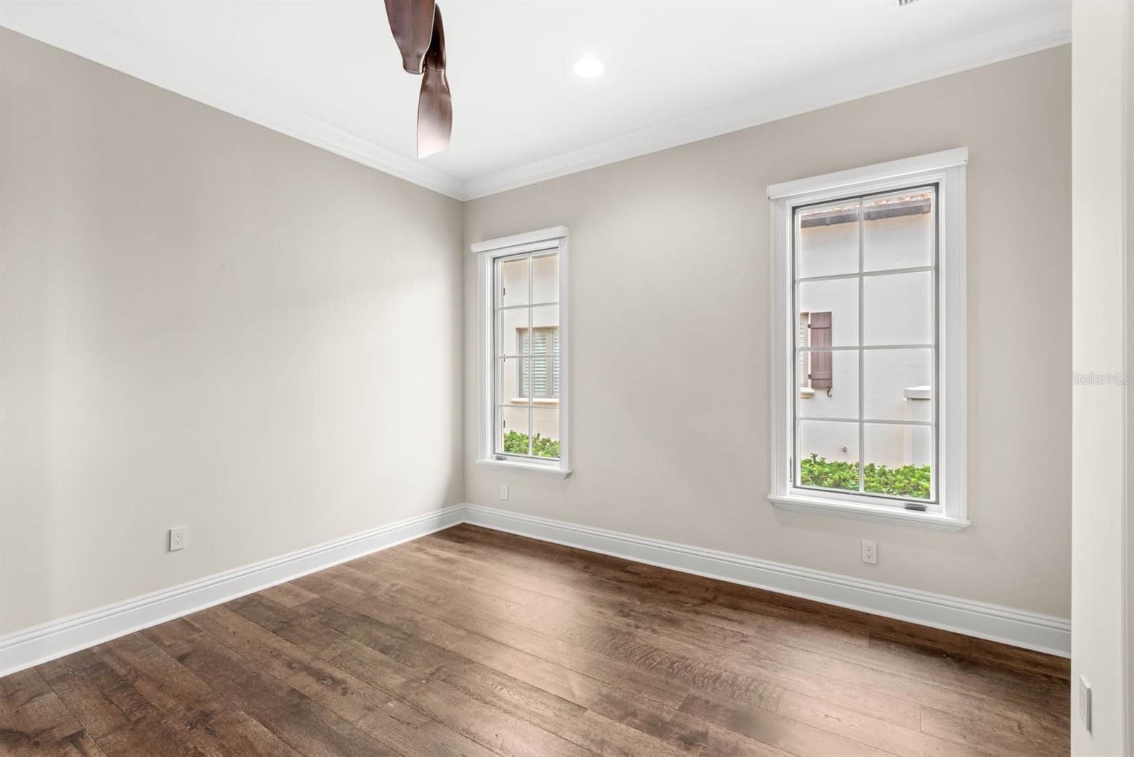 GOLDEN OAK - Residential