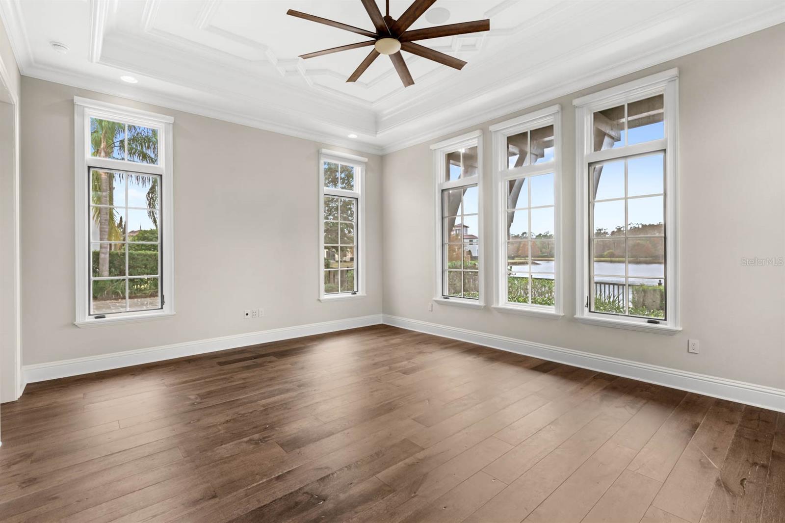 GOLDEN OAK - Residential