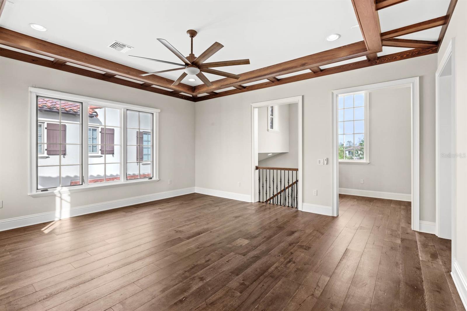 GOLDEN OAK - Residential