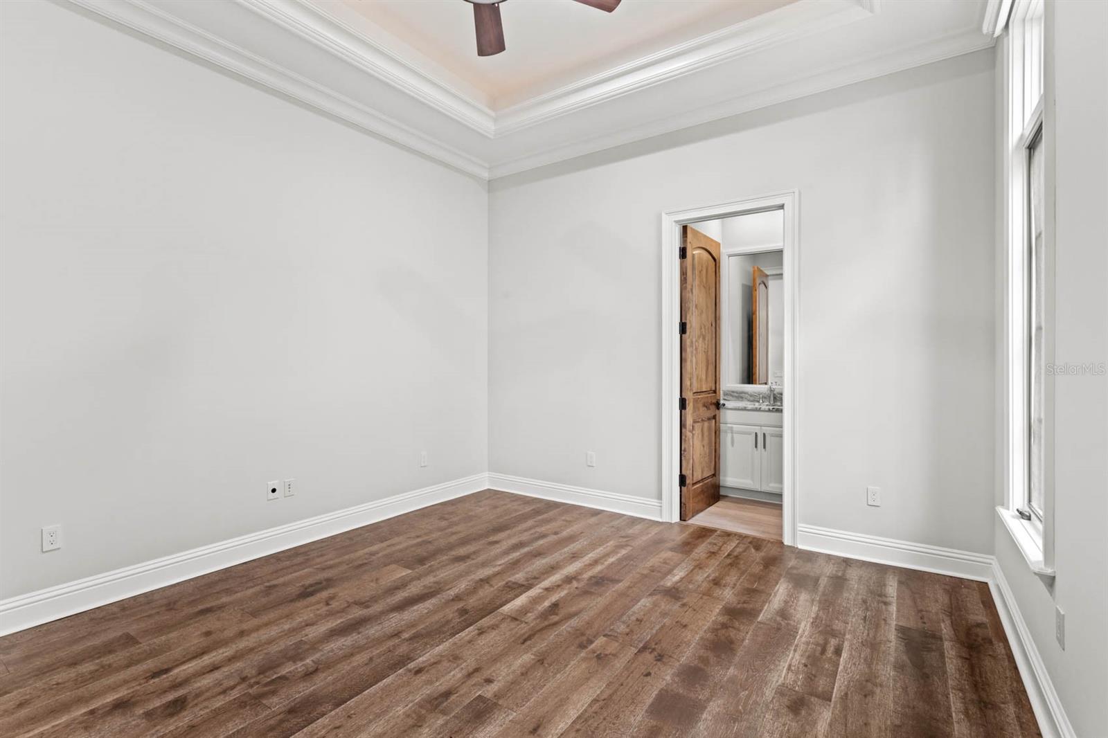 GOLDEN OAK - Residential