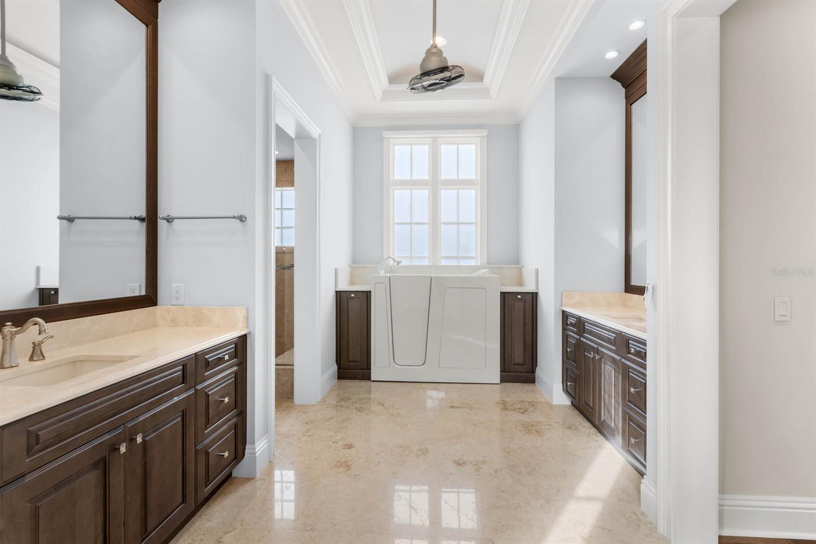 GOLDEN OAK - Residential