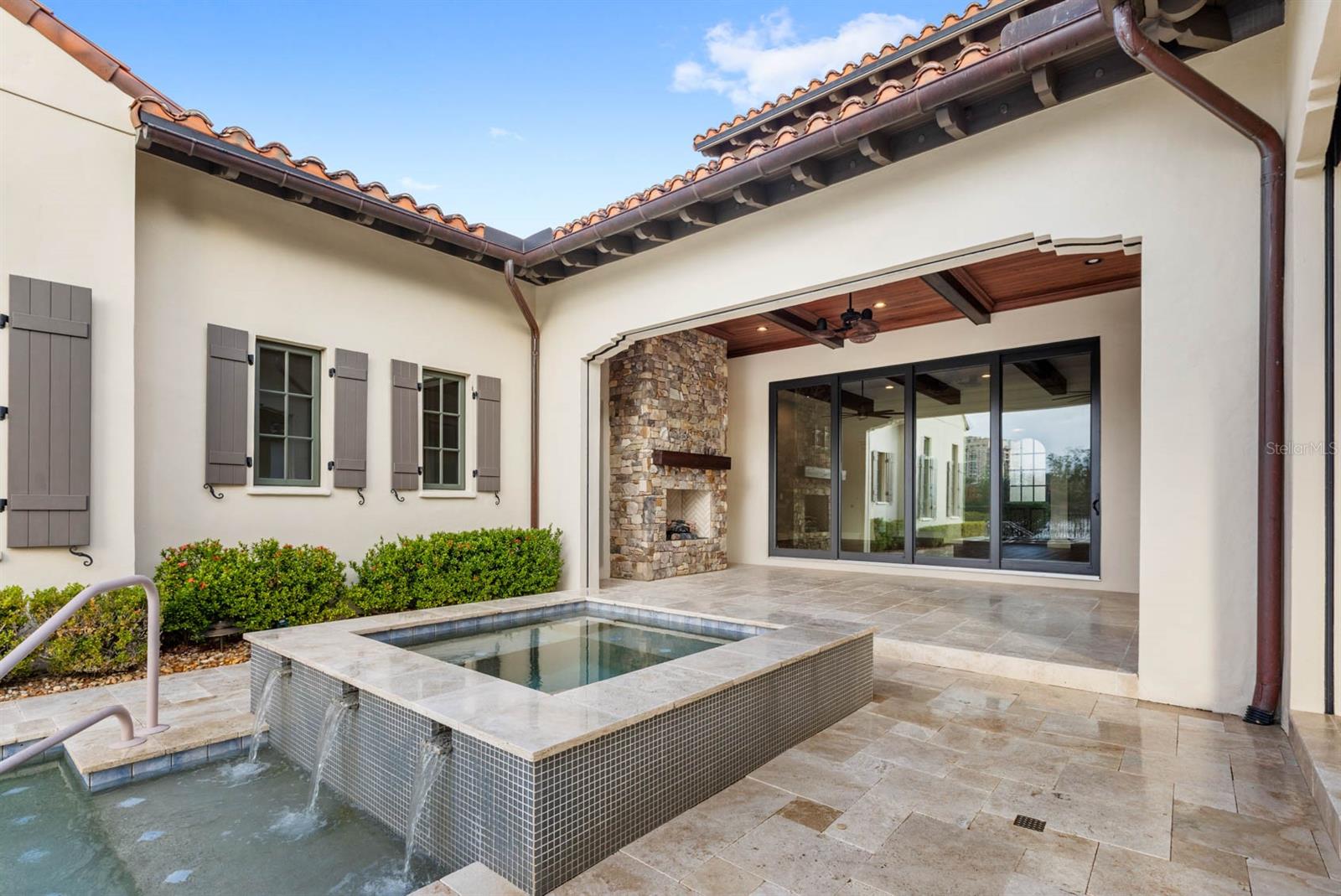 GOLDEN OAK - Residential