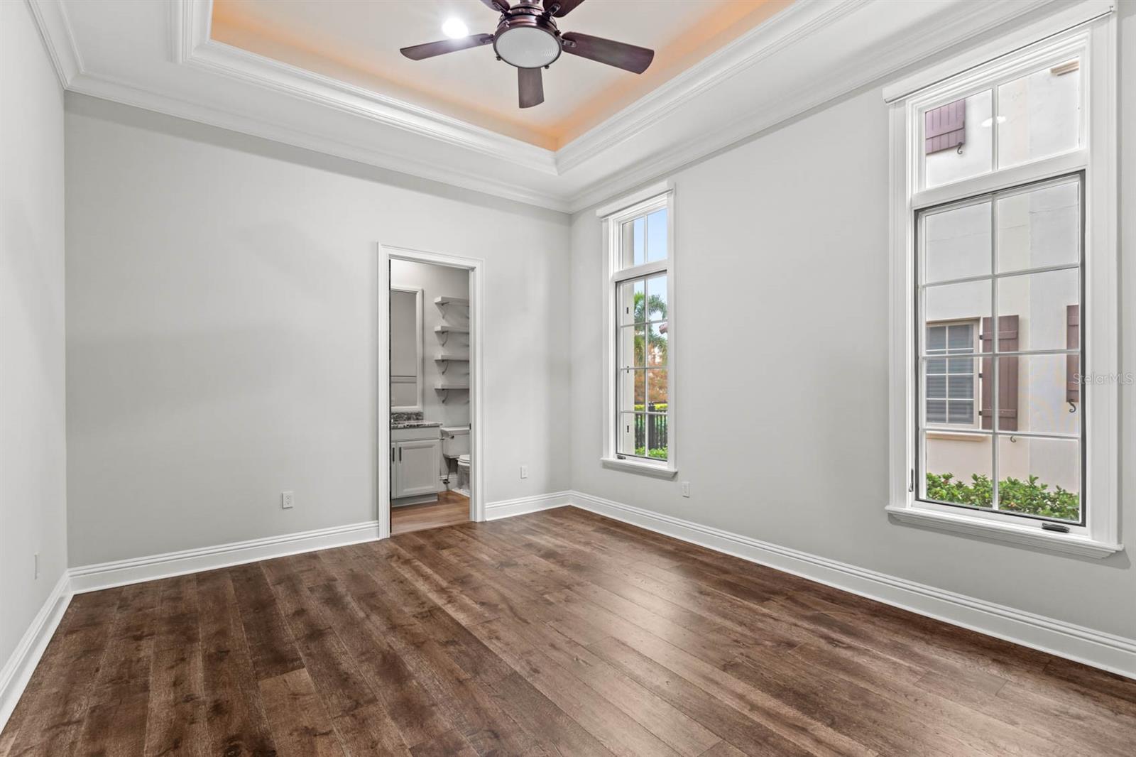 GOLDEN OAK - Residential