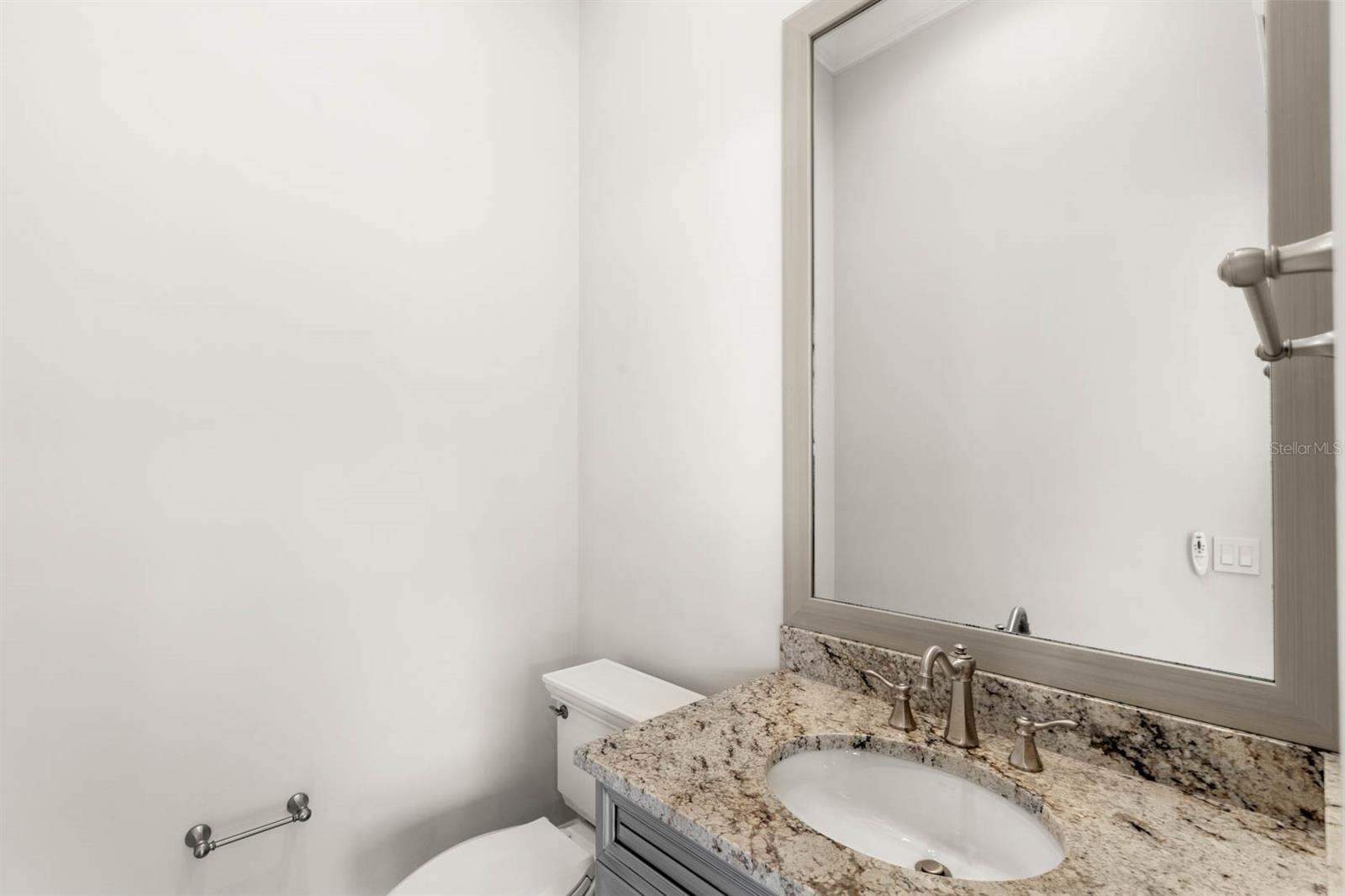 GOLDEN OAK - Residential