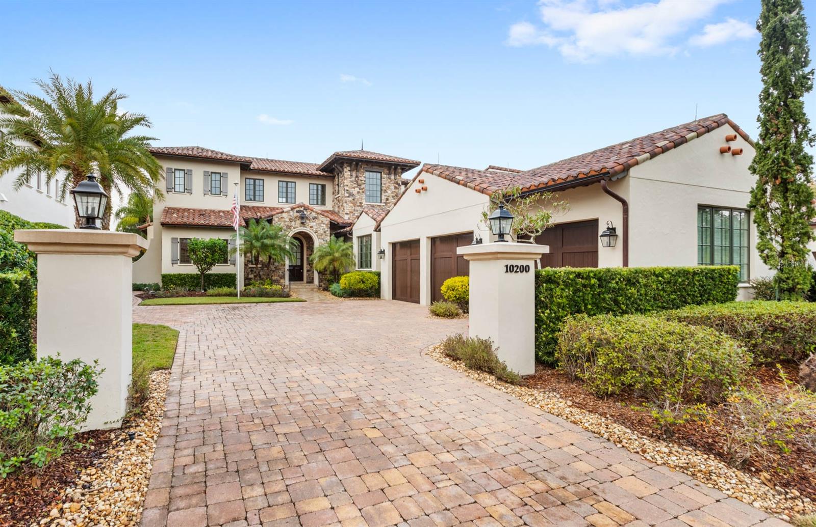 GOLDEN OAK - Residential