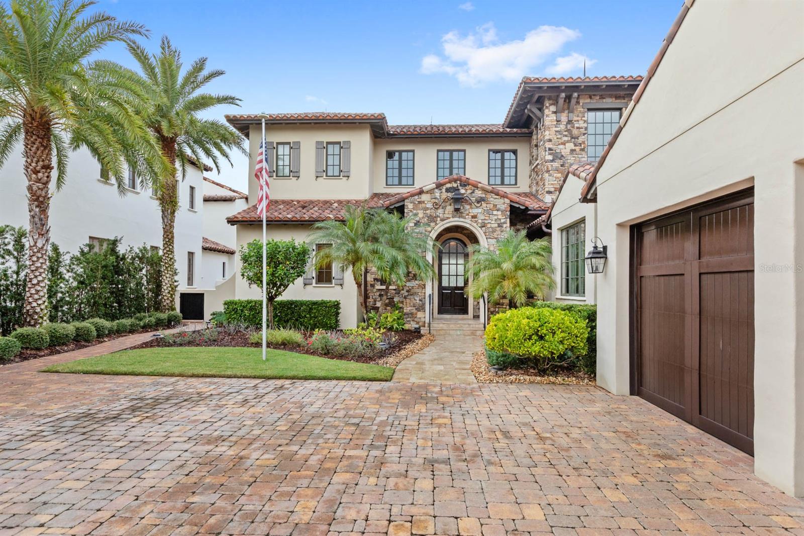 GOLDEN OAK - Residential