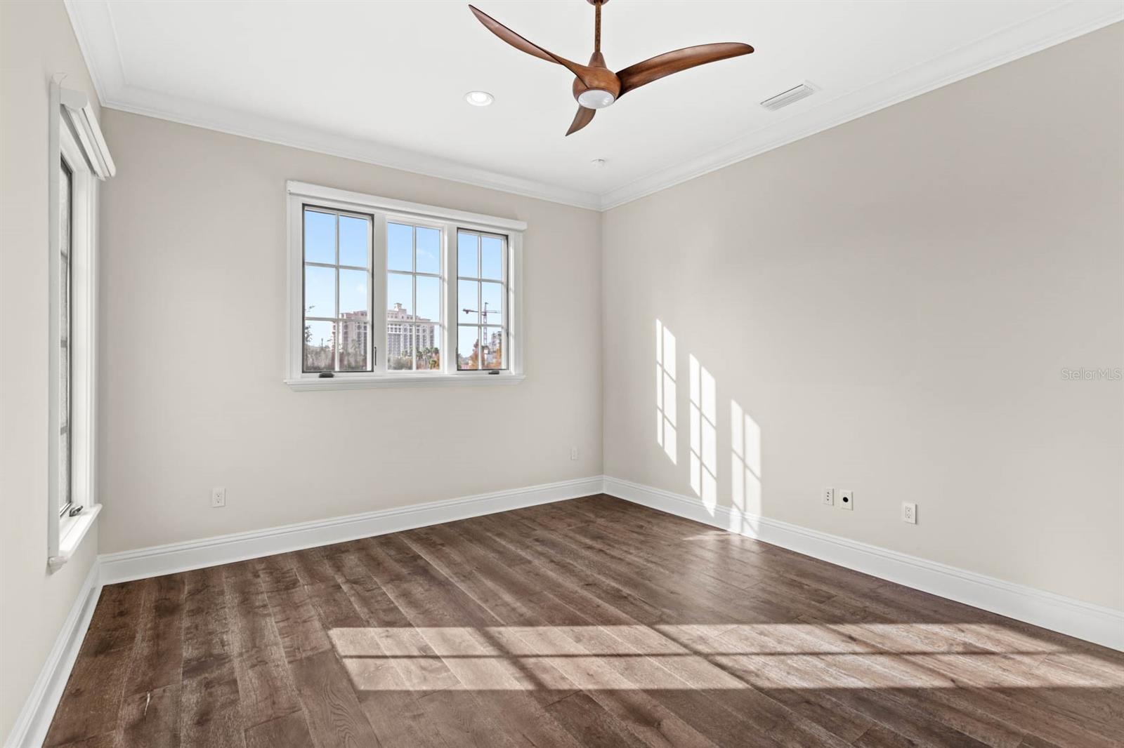 GOLDEN OAK - Residential