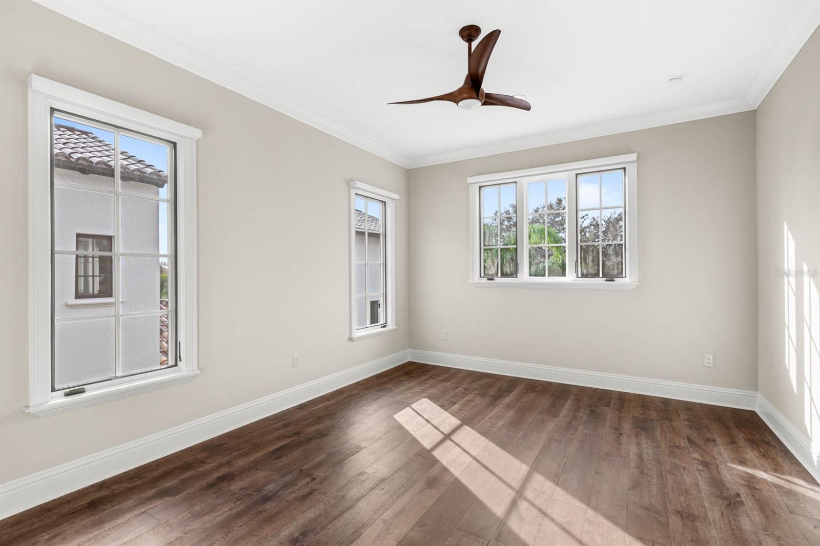 GOLDEN OAK - Residential