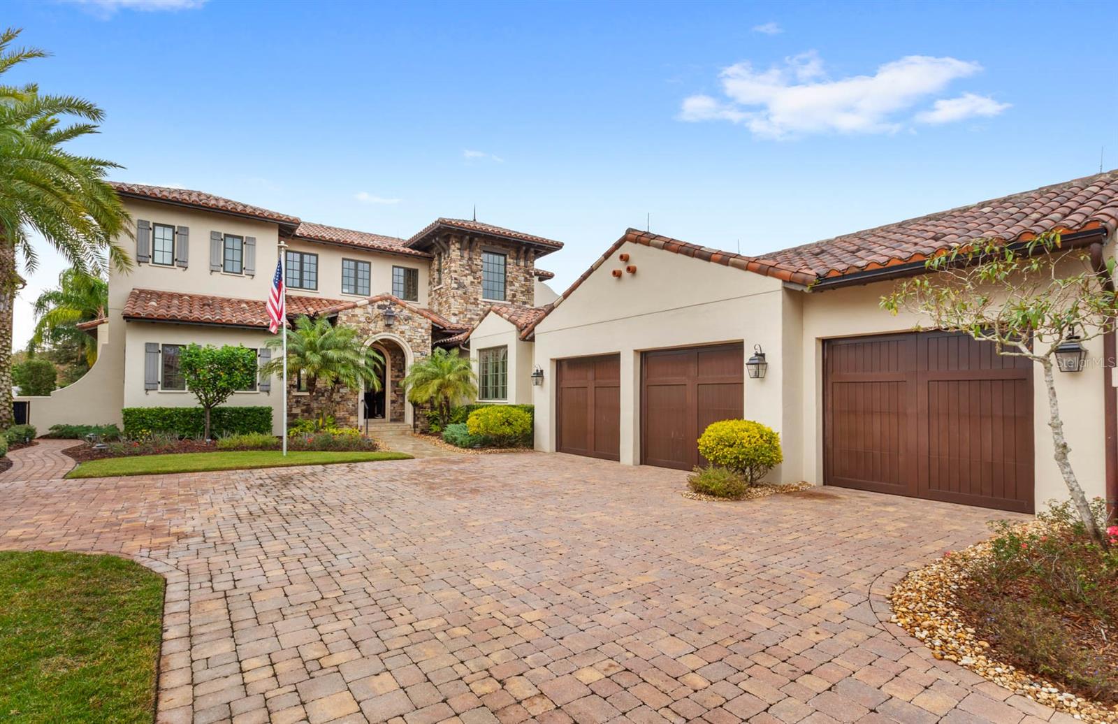 GOLDEN OAK - Residential