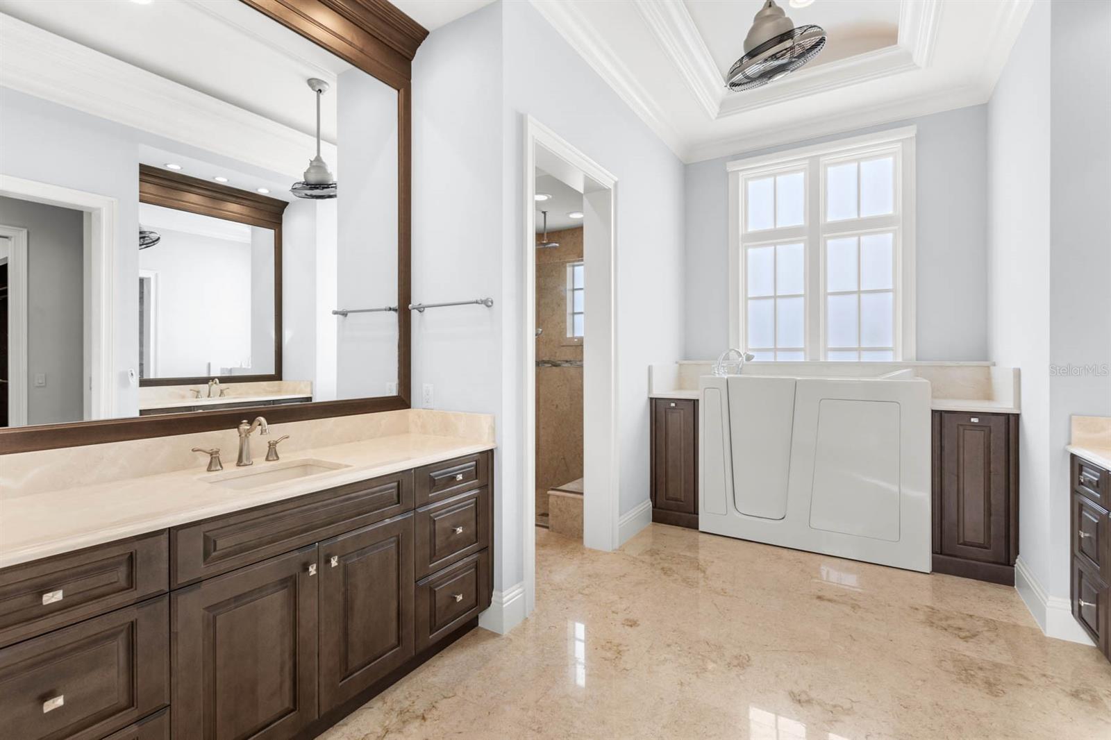 GOLDEN OAK - Residential