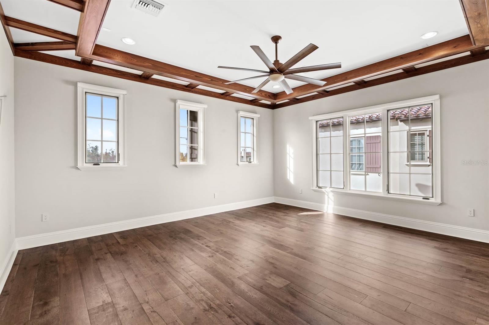 GOLDEN OAK - Residential