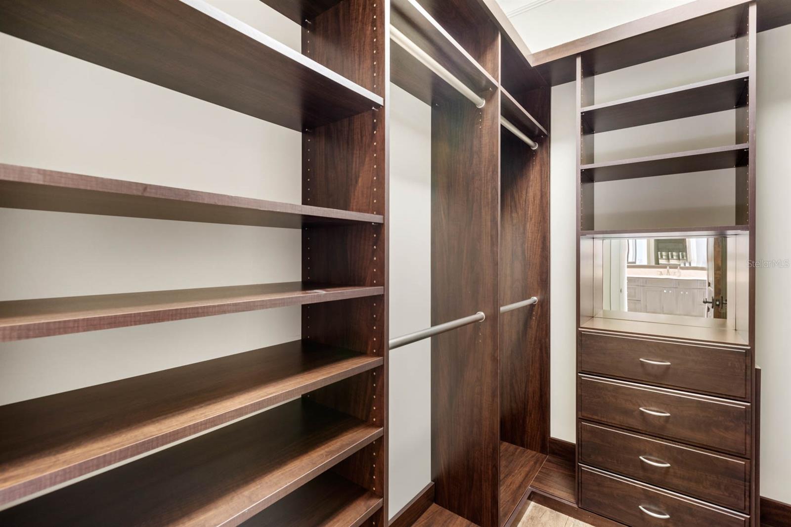 GOLDEN OAK - Residential