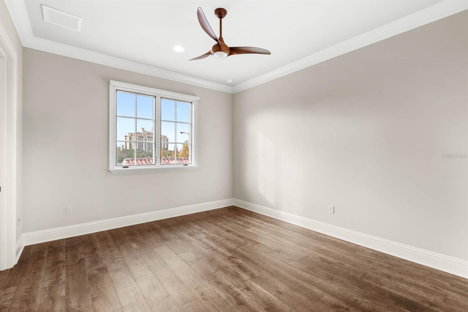 GOLDEN OAK - Residential