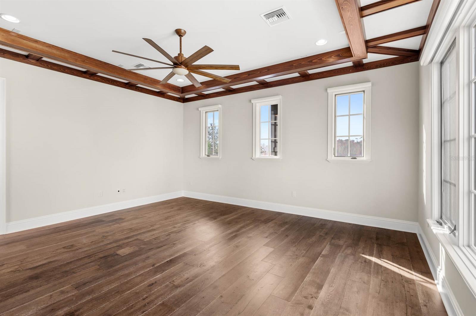 GOLDEN OAK - Residential