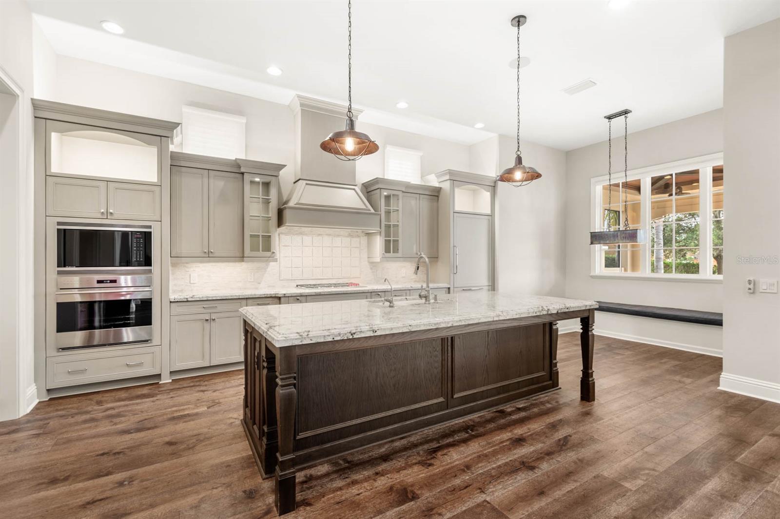 GOLDEN OAK - Residential