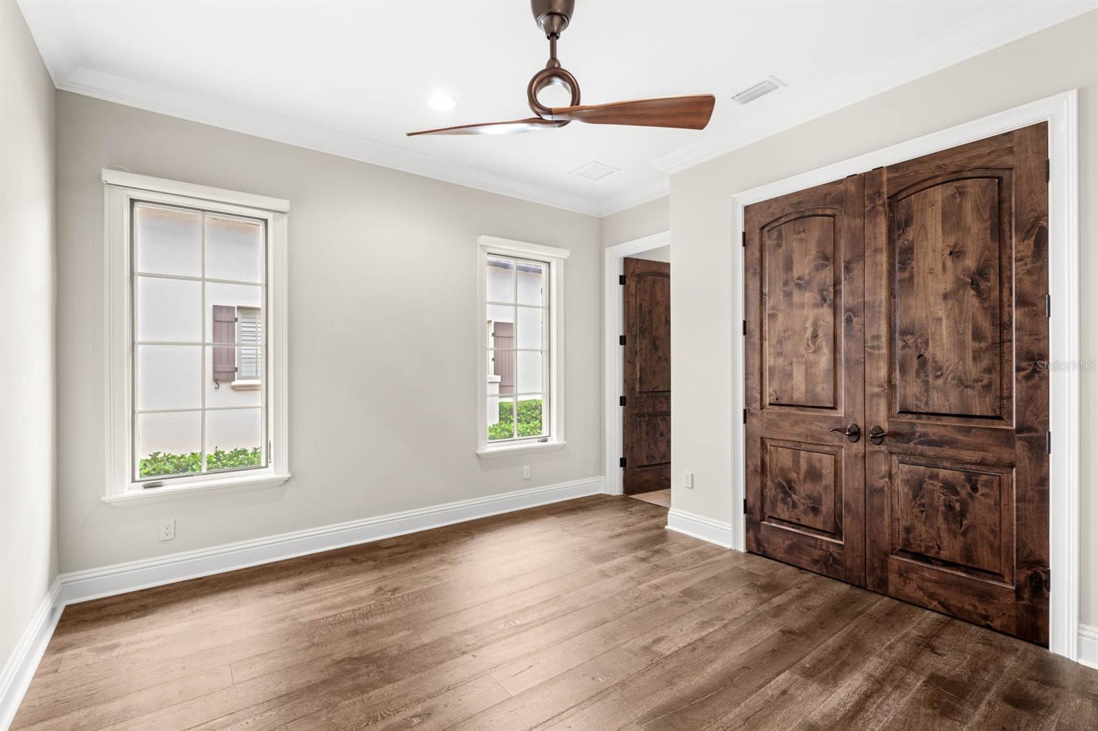 GOLDEN OAK - Residential