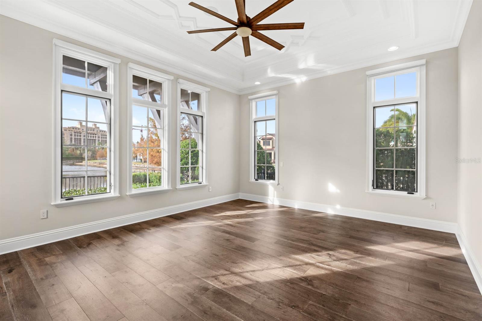 GOLDEN OAK - Residential