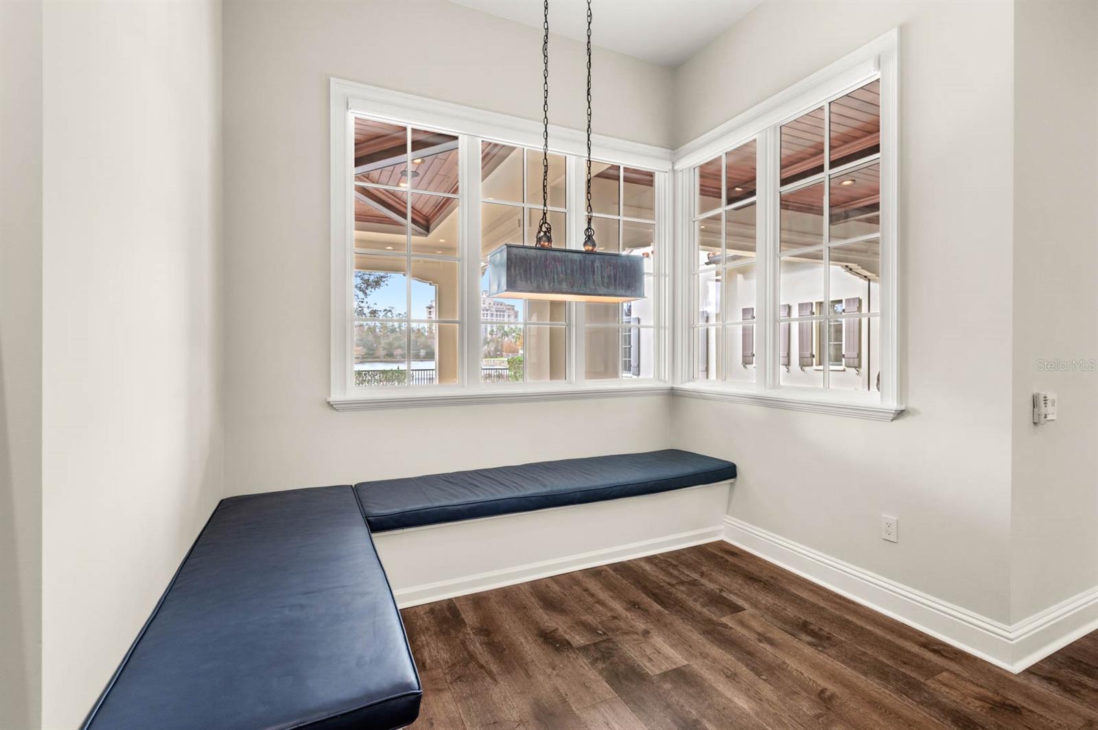 GOLDEN OAK - Residential