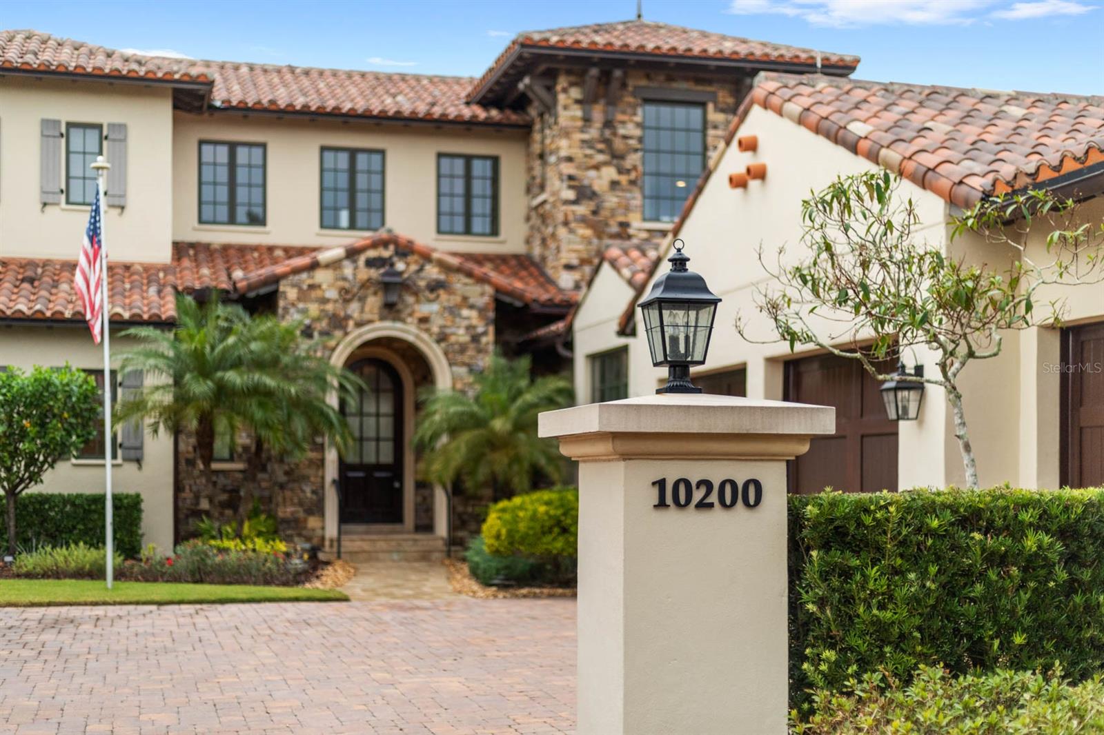 GOLDEN OAK - Residential