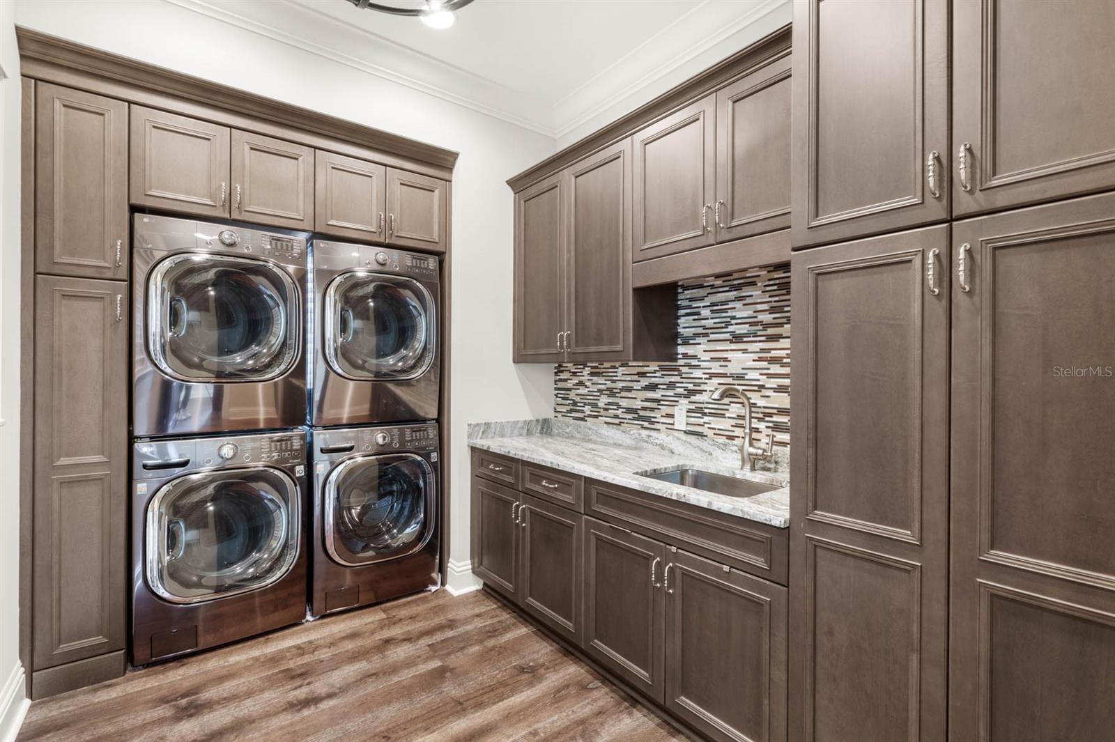 GOLDEN OAK - Residential