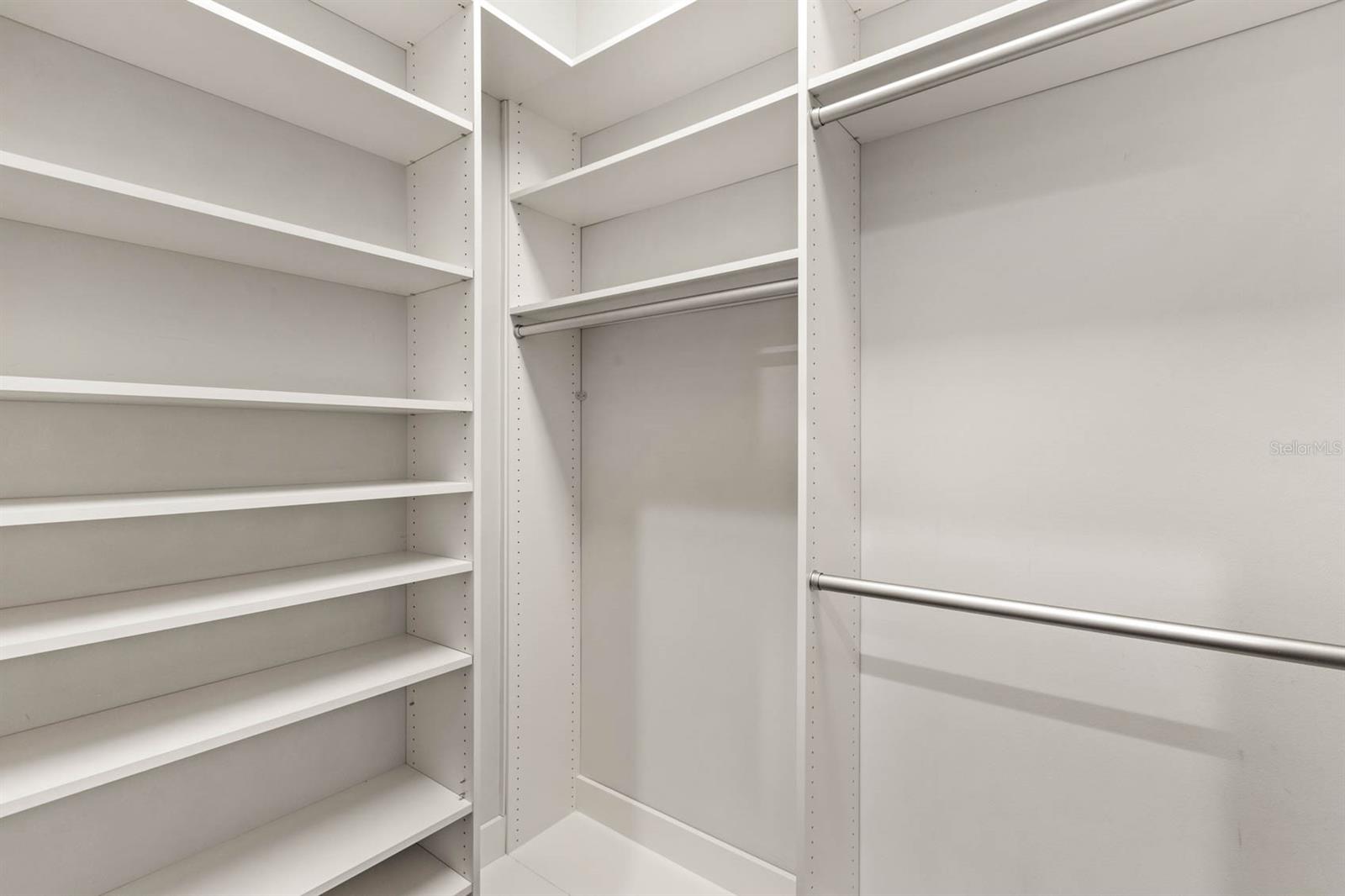 GOLDEN OAK - Residential